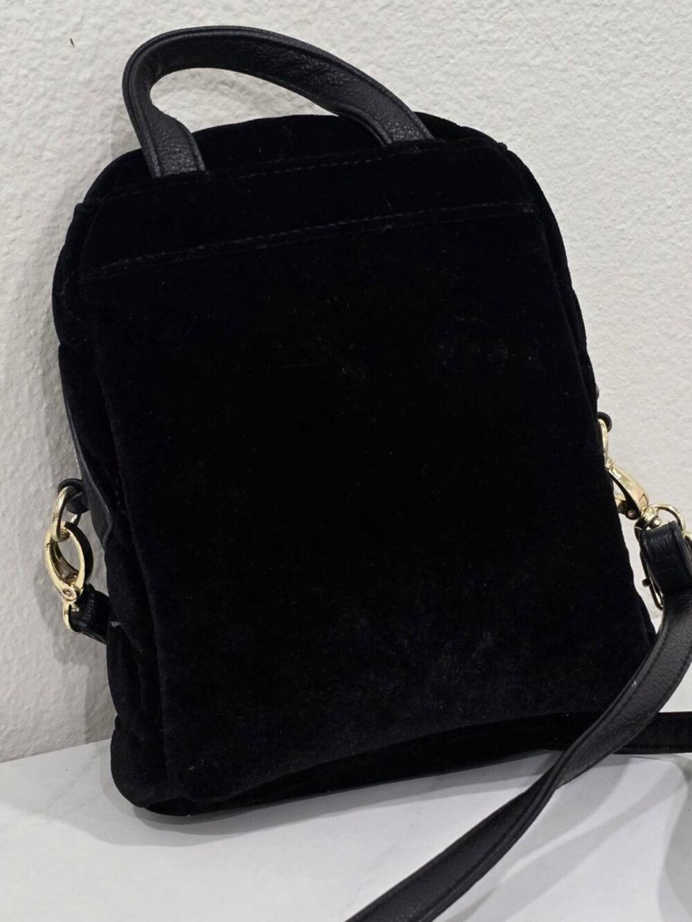 Betsey Johnson ✦ Black Velvet Mini Backpack ✦ Gold Hardware Floral Interior NWT - Picture 4 of 9